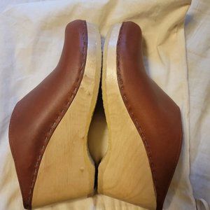 No 6 Clogs